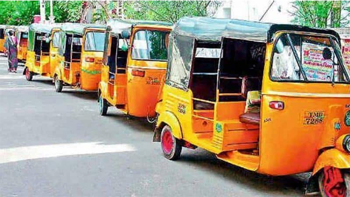 Xe kéo tự động auto rickshaw phổ thông cho du khách đi lại trong thành phố